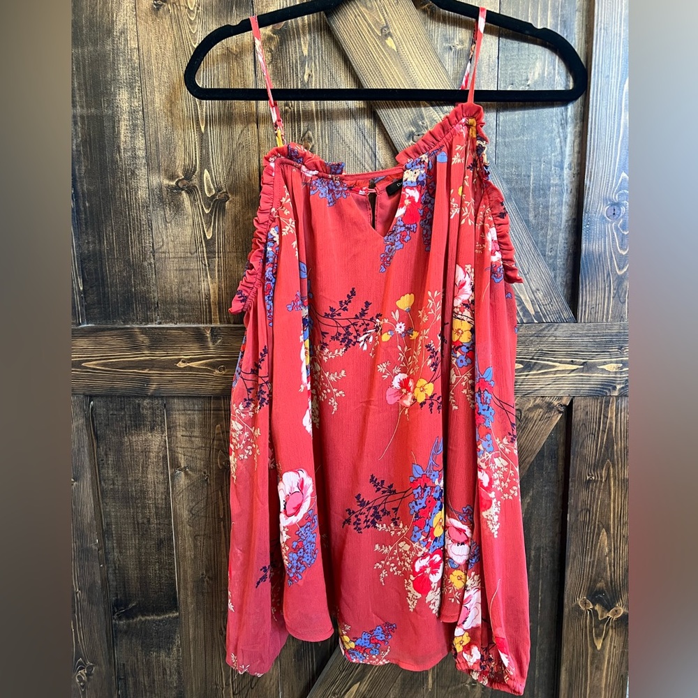 Doe & Rae Cold Shoulder top - Picture 2 of 3